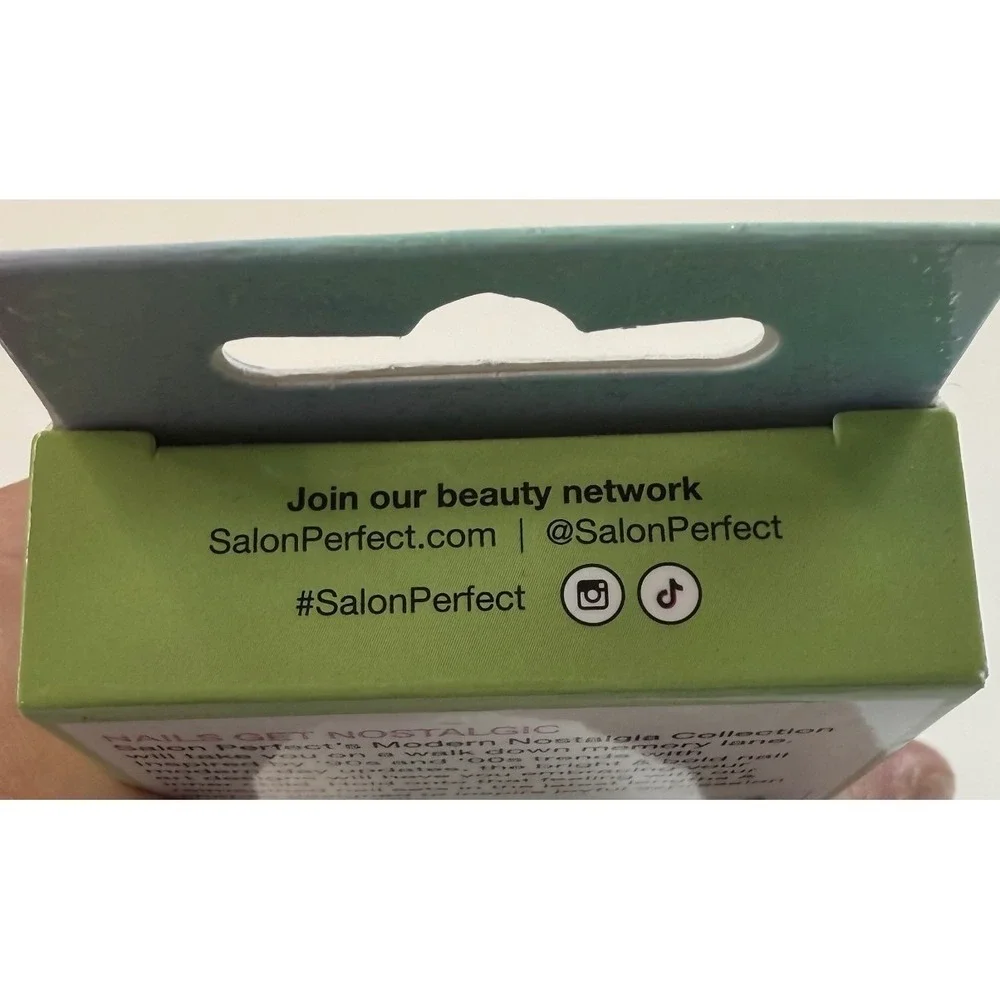 Salon Perfect Modern Nostalgia Press On Nails Medium Almond 30ct 38348BP NIB